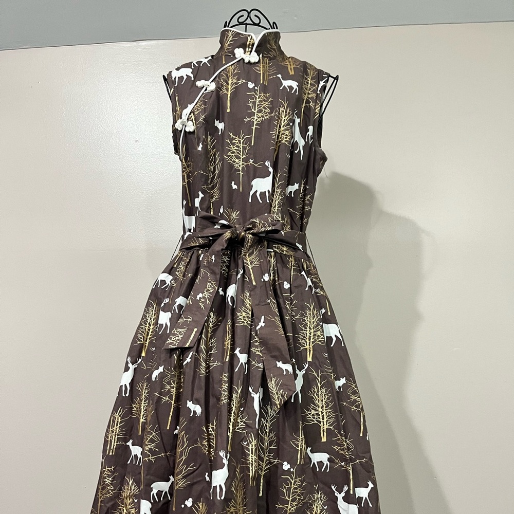 Beautiful Asian-Inspired dress. Brown, gold, and white. Size S/P.